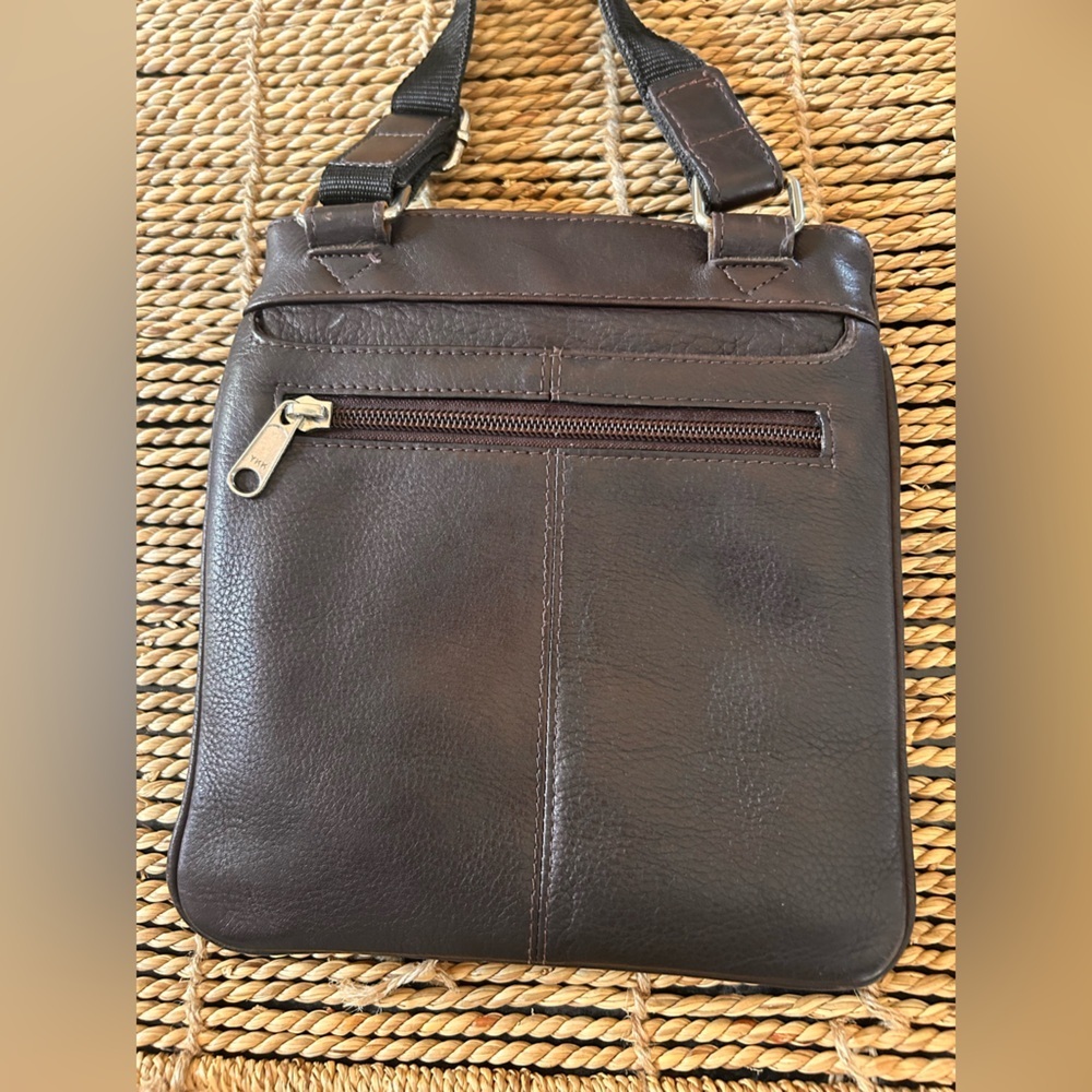 Supple leather crossbody bag. - Picture 8 of 8